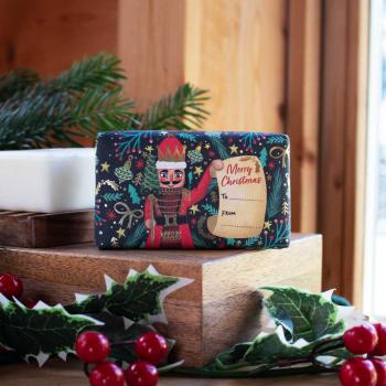 Preview: Englische Weihnachtsseife mit Nussknackermotiv