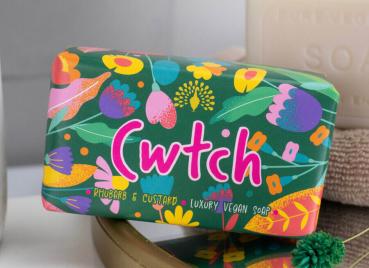 Welsh Collection Seife Rhabarber & Vanillecreme mit Aufschrift cwtch "Umarmung"