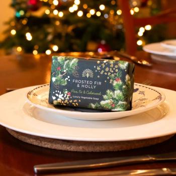 Preview: Englische Weihnachtsbotschaften Seife mit gefrosteter Tanne und Stechpalme