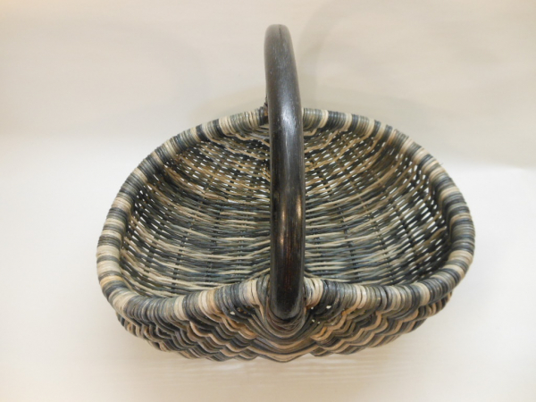 Einkaufskorb aus Rattan schwarzer Griff mit gefärbtem Geflecht (grau)