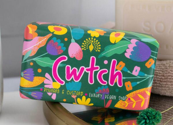 Welsh Collection Seife Rhabarber & Vanillecreme mit Aufschrift cwtch "Umarmung"